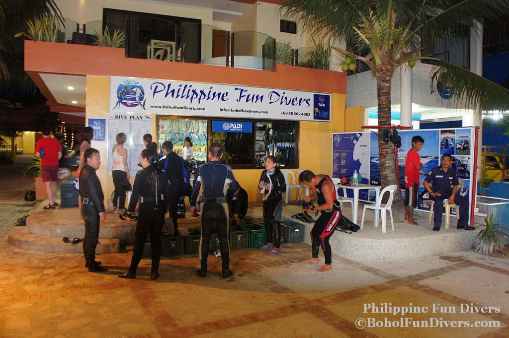 Philippine Fun Divers - Divers Alona Beach Panglao Bohol night dive